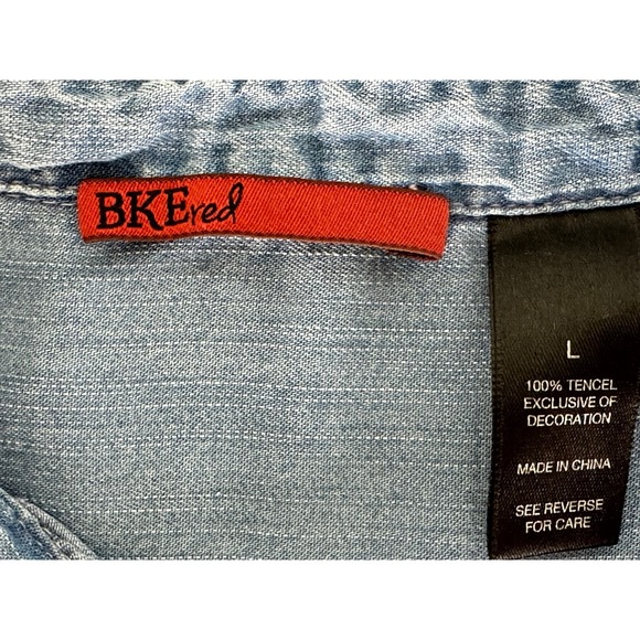 BKE Red Women's Long Sleeve Full Button Denim Ombre Shirt Top with Pockets L - Picture 4 of 6